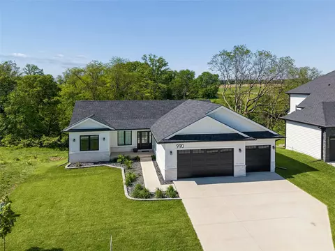 990 Harrington Way, Waukee, IA 50263