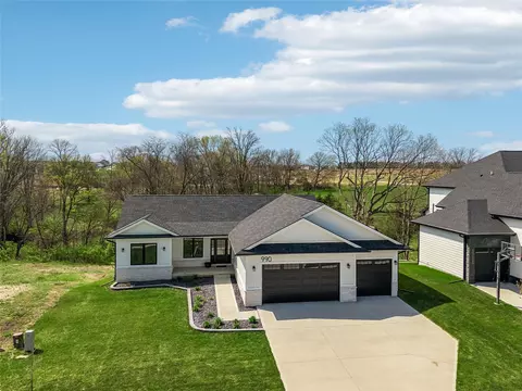 990 Harrington Way, Waukee, IA 50263