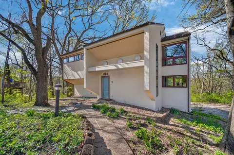 4001 Crestmoor Pl, Des Moines, IA 50310