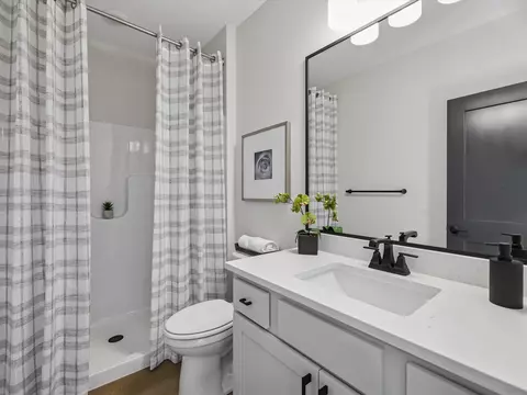 Bath - 240 NW Copperleaf Ct, Waukee, IA 50263 photo 6 of 6