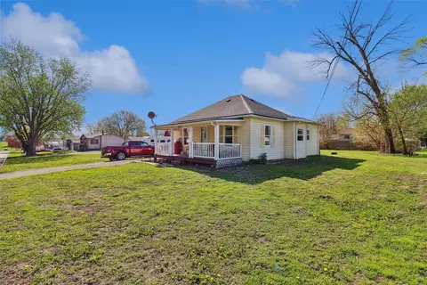 1023 N 10th Ave E, Newton, IA 50208