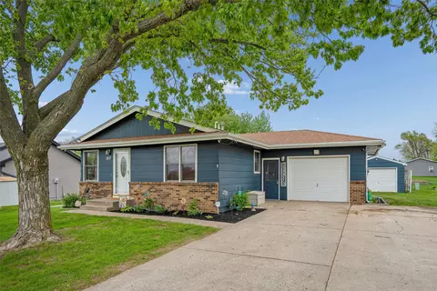 1617 S 15th St, Adel, IA 50003
