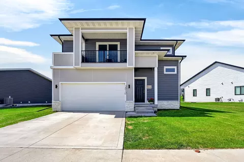 2012 Ammann Dr, Adel, IA 50003