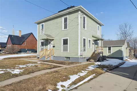 820 1st Ave E, Newton, IA 50208