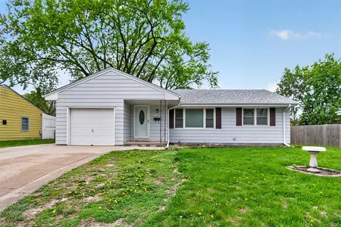 1520 E 26th St, Des Moines, IA 50317