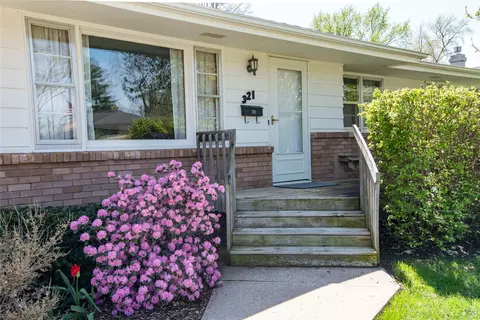 321 SE 9th St, Ankeny, IA 50021