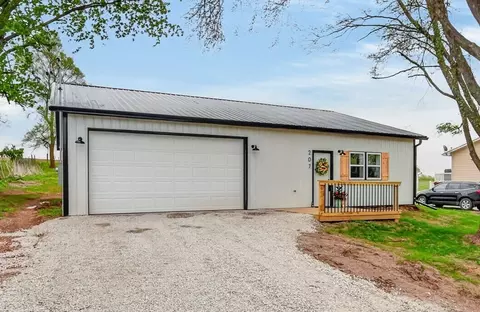 207 S East Ave, Lacona, IA 50139
