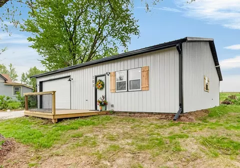 207 S East Ave, Lacona, IA 50139