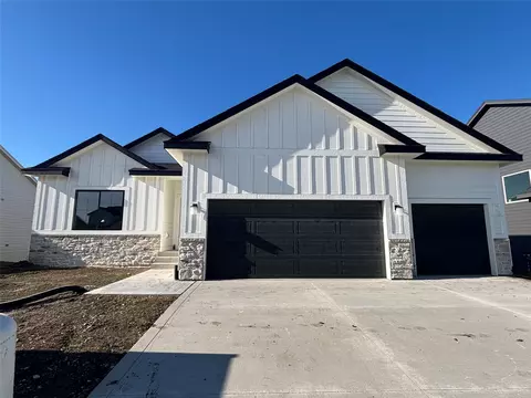 120 NW Ashley Ct, Waukee, IA 50263