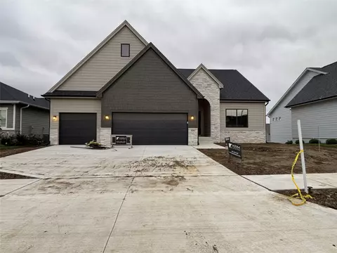 1263 S 92nd St, West Des Moines, IA 50266