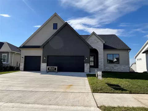 1263 S 92nd St, West Des Moines, IA 50266