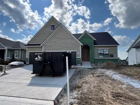 1263 S 92nd St, West Des Moines, IA 50266
