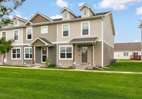 5839 Marble Cir, Johnston, IA 50131