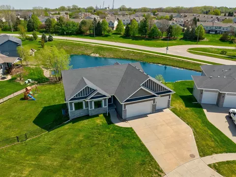 8829 Norway Dr, West Des Moines, IA 50266