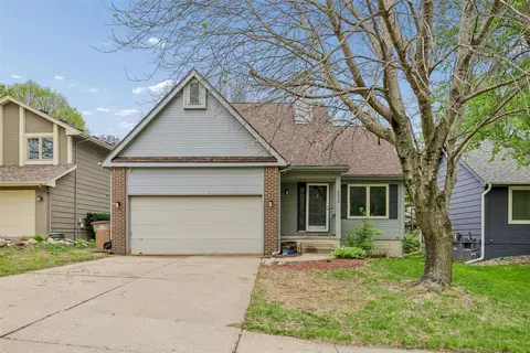 5316 Aspen Dr, West Des Moines, IA 50266