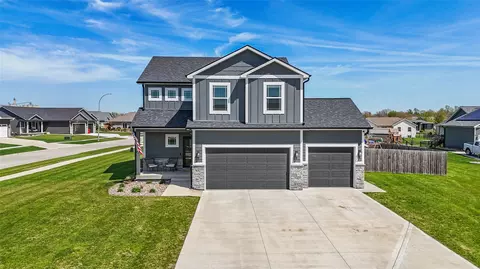 1006 Redbud Cir, Slater, IA 50244