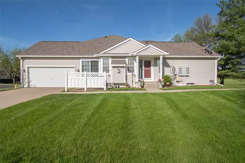 8621 Bromley Pl, Johnston, IA 50131