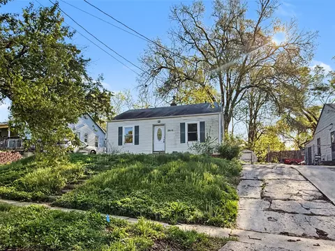 2613 Columbia St, Des Moines, IA 50313