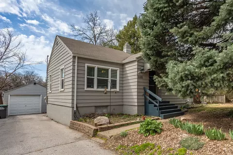 668 32nd St, Des Moines, IA 50312