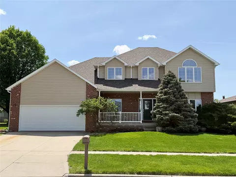 2309 N 7th Avenue Pl E, Newton, IA 50208
