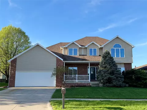 2309 N 7th Avenue Pl E, Newton, IA 50208