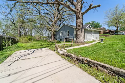 320 E Gray St, Des Moines, IA 50315