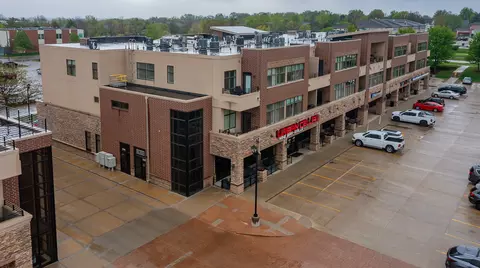 640 S 50th St #2203, West Des Moines, IA 50265