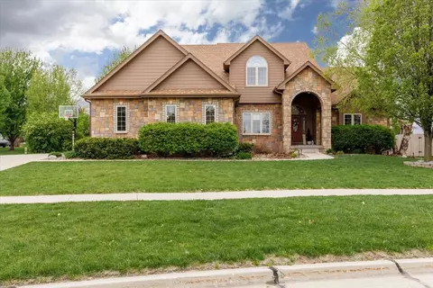 2944 NW 167th St, Clive, IA 50325