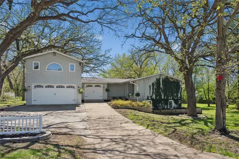 6554 Center St, Des Moines, IA 50312