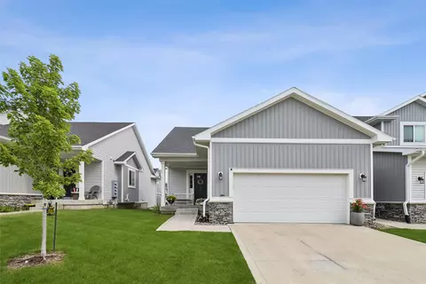 9655 Crowning Dr, West Des Moines, IA 50266