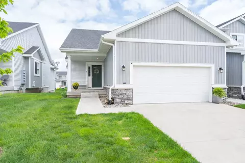 9655 Crowning Dr, West Des Moines, IA 50266