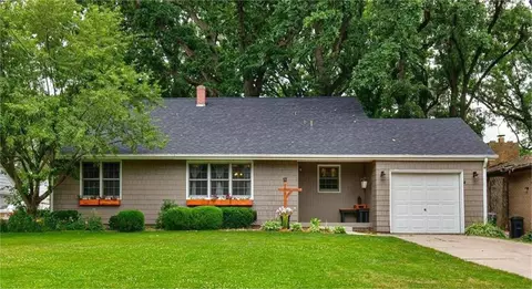 905 S 11th Ave W, Newton, IA 50208