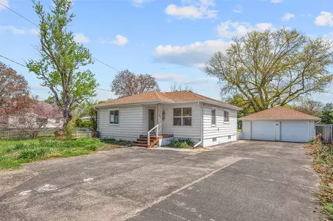 4255 NW 6th Dr, Des Moines, IA 50313