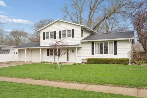 2715 Cleveland Dr, Ames, IA 50010