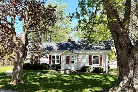 319 S 7th Ave, Winterset, IA 50273