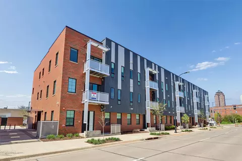 400 SW 7th St #203, Des Moines, IA 50309