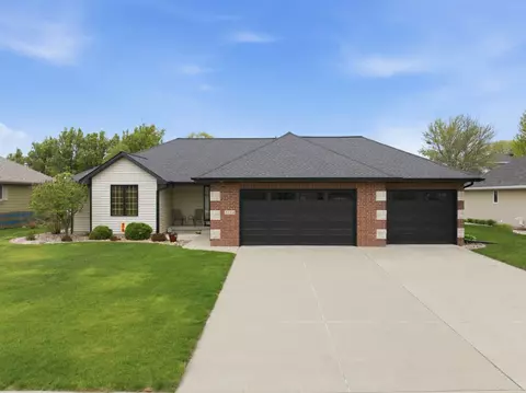 1116 12th Ave SE, Altoona, IA 50009