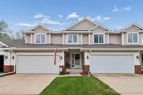 8836 Oxley Pl, Johnston, IA 50131