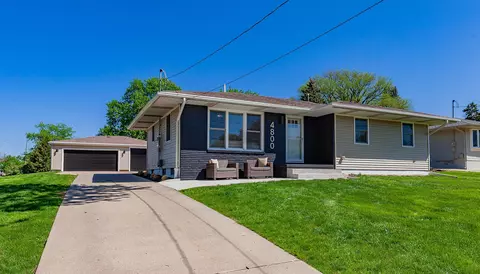 4800 Fairview Dr, Pleasant Hill, IA 50327