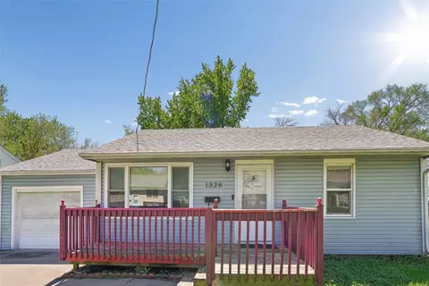 1328 Johnson St, Des Moines, IA 50315