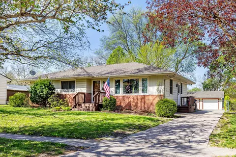 4114 Lower Beaver Rd, Des Moines, IA 50310