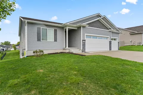 2501 N 7th Avenue Pl E, Newton, IA 50208