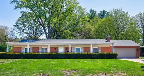 1521 70th St, Windsor Heights, IA 50324