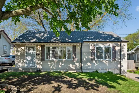 2912 48th St, Des Moines, IA 50310