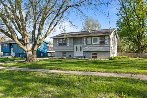 907 4th St SW, Altoona, IA 50009