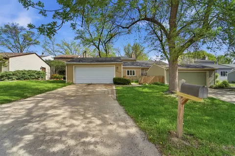 8307 Twana Dr, Urbandale, IA 50322