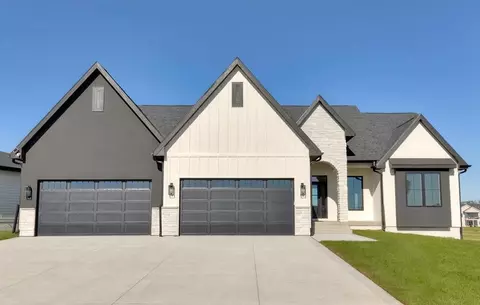 17227 Northview Dr, Urbandale, IA 50323