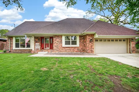 1807 75th St, Windsor Heights, IA 50324