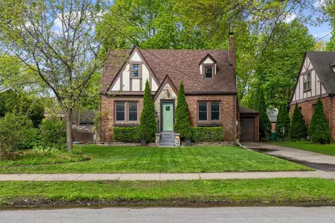2720 44th St, Des Moines, IA 50310
