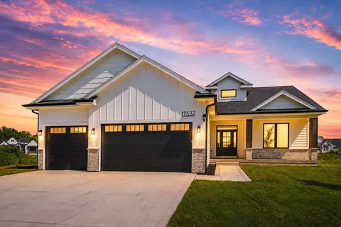 17537 Northview Dr, Urbandale, IA 50323
